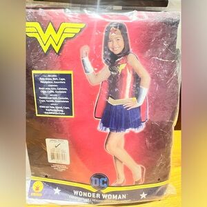 Girls child Wonder Woman Halloween Costume 4-6 small (like new)